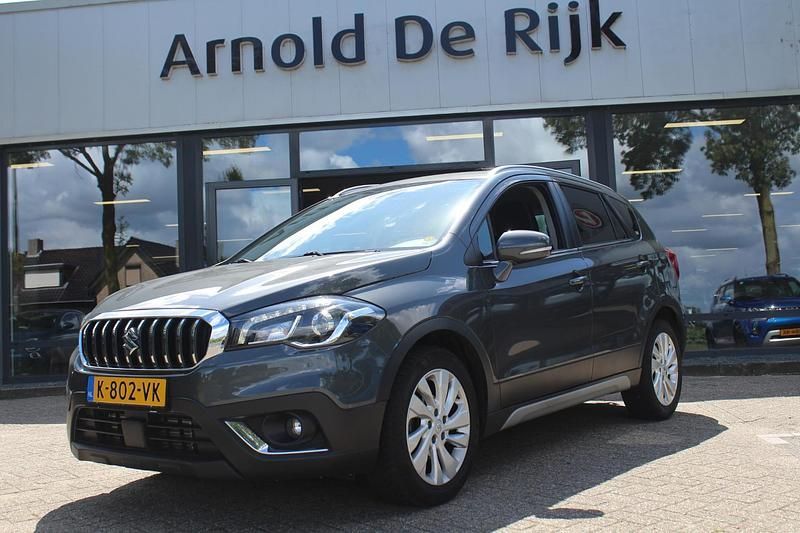 Grijs Gebruikt 2017 Suzuki SX4 S-Cross Exclusive SUV | € 17.950 (Eerlijke prijs) - Afbeelding 1/4