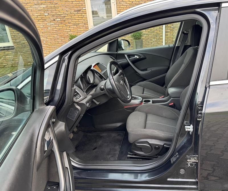 Zwart Occasion 2015 Opel Astra Stationwagen | € 5.999 (Eerlijke prijs) - Afbeelding 1/4