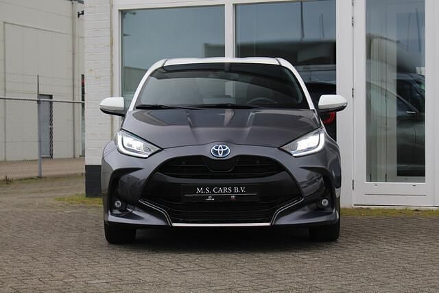 Occasion Toyota Yaris Executive 80 PK (58 kW) 2020 Grijs Hatchback