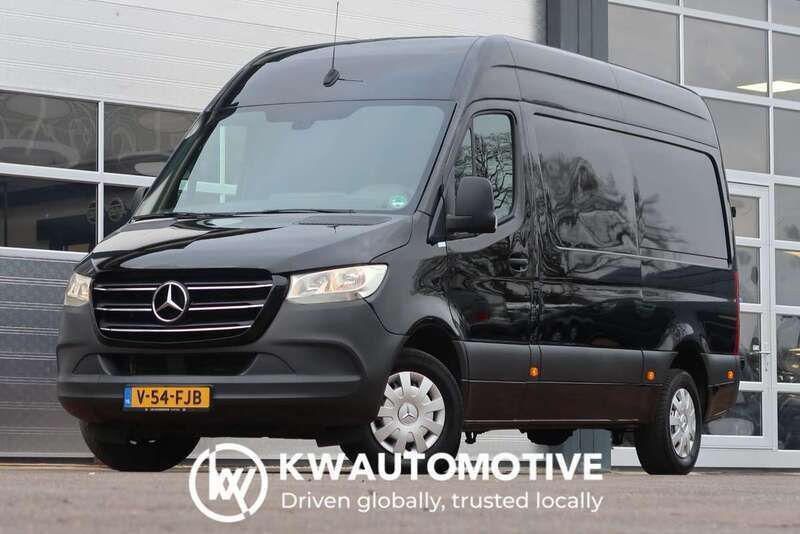 Zwart Gebruikt 2022 Mercedes Sprinter Van | € 34.997 (Eerlijke prijs) - Afbeelding 1/4