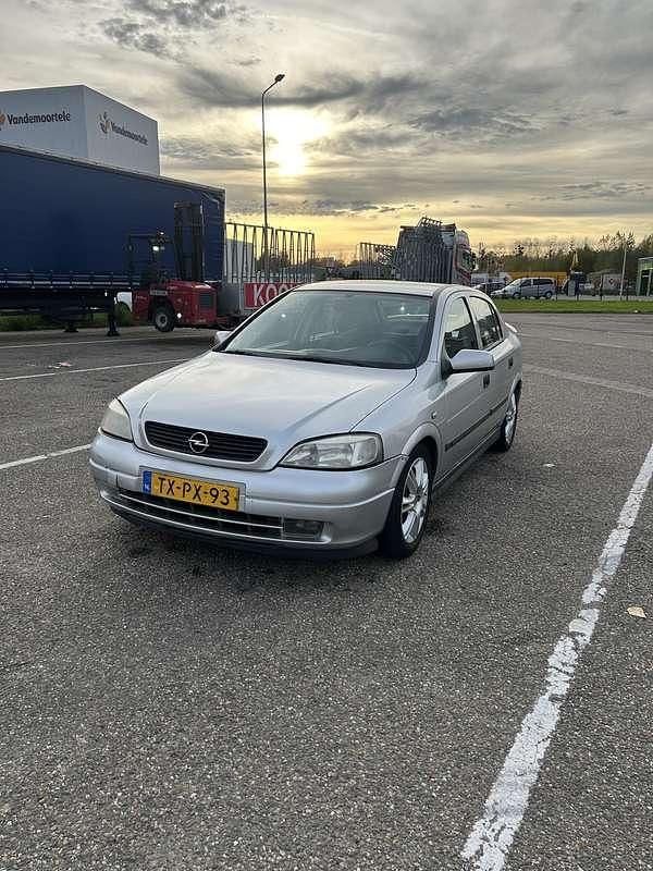 Grijs Gebruikt 1998 Opel Astra Club Hatchback | € 1.500 (Eerlijke prijs) - Afbeelding 1/4