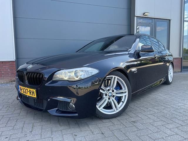 Zwart Gebruikt 2011 BMW 550 Executive Sedan | € 19.900 (Iets duurder) - Afbeelding 1/4