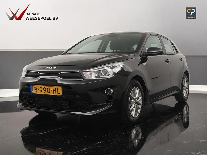Zwart Gebruikt 2022 Kia Rio Hatchback | € 17.950 (Eerlijke prijs) - Afbeelding 1/4