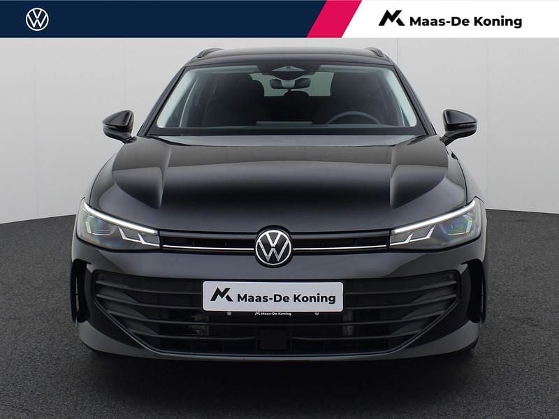 Zwart Gebruikt 2024 VW Passat Business Stationwagen | € 39.890 (Duur) - Afbeelding 1/3