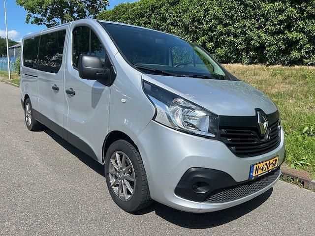 Grijs Gebruikt 2016 Renault Trafic Van | € 14.950 - Afbeelding 1/4