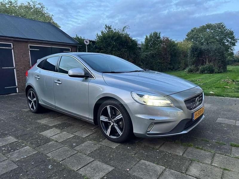 Grijs Gebruikt 2015 Volvo V40 Ocean Race Stationwagen | € 10.450 (Duur) - Afbeelding 1/4