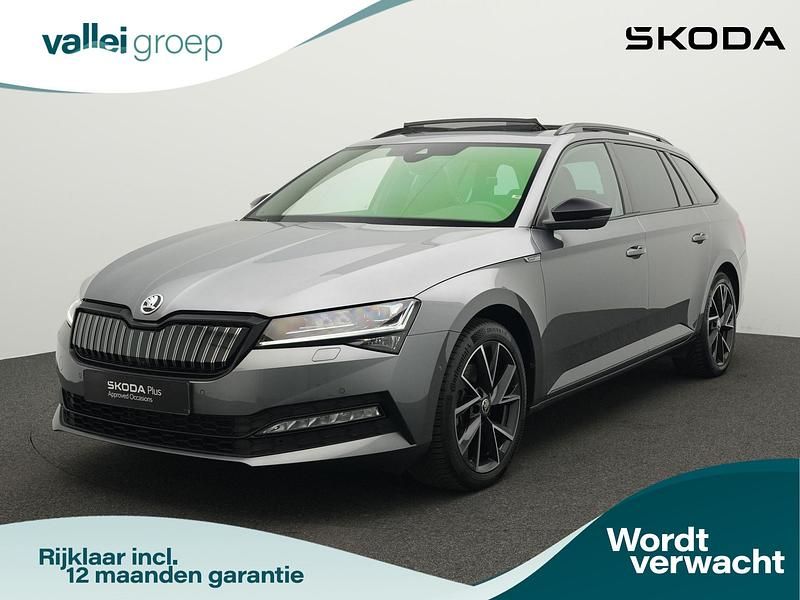 Grijs, metallic lak Gebruikt 2023 Skoda Superb Business Line Stationwagen | € 37.900 (Duur) - Afbeelding 1/4