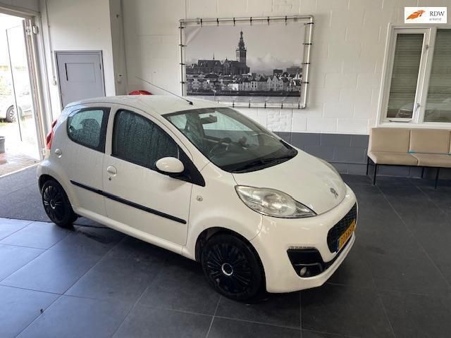 Wit Gebruikt 2012 Peugeot 107 Active Hatchback | € 3.499 (Eerlijke prijs) - Afbeelding 1/4