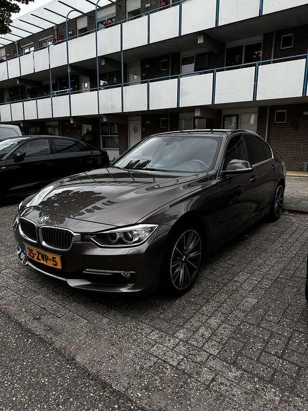 Bruin Gebruikt 2013 BMW 316 Luxury Line Sedan | € 12.499 (Eerlijke prijs) - Afbeelding 1/4