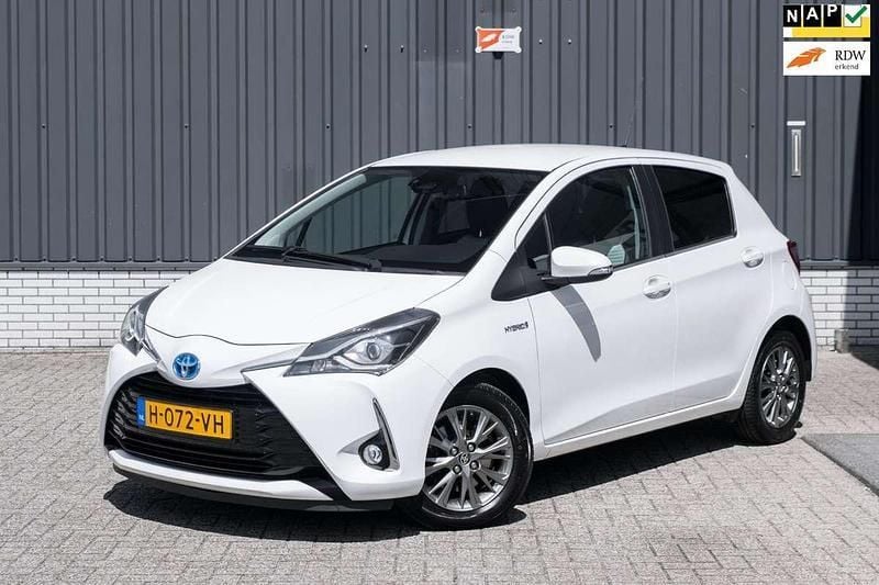 Wit Gebruikt 2020 Toyota Yaris Hybrid Hatchback | € 15.450 (Goede deal) - Afbeelding 1/4