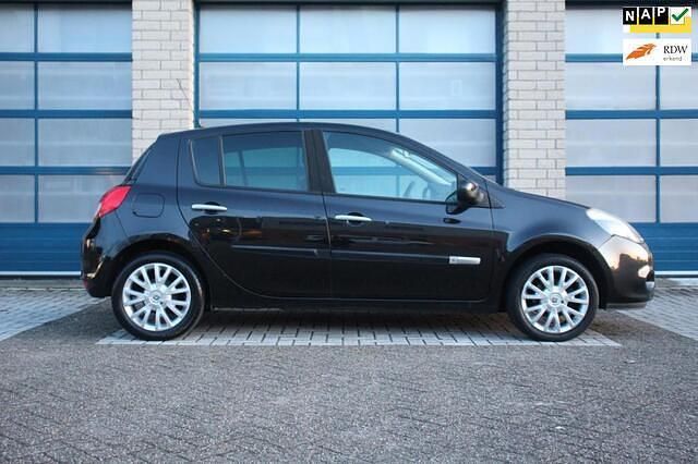 Zwart Gebruikt 2011 Renault Clio R.S. Hatchback | € 3.450 (Eerlijke prijs) - Afbeelding 1/4