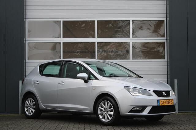 Grijs Gebruikt 2015 Seat Ibiza CONNECT Hatchback | € 8.999 (Eerlijke prijs) - Afbeelding 1/4