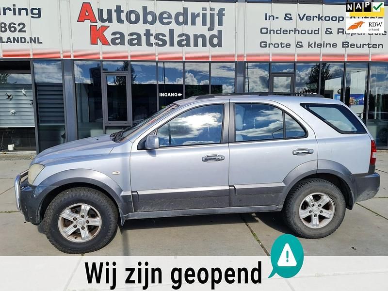 Grijs (metallic) Gebruikt 2006 Kia Sorento SUV | € 2.748 (Eerlijke prijs) - Afbeelding 1/4