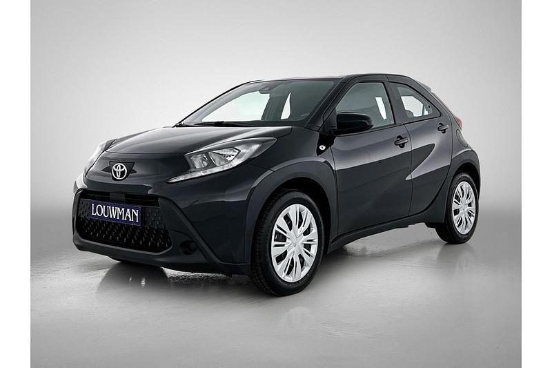 Zwart Nieuw 2025 Toyota Aygo Play Hatchback | € 20.345 (Iets duurder) - Afbeelding 1/1