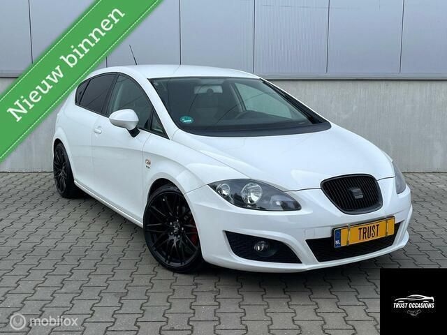 Wit Occasion 2009 Seat Leon Sport Hatchback | € 6.495 - Afbeelding 1/4