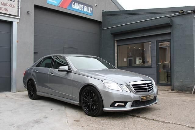 Grijs Gebruikt 2011 Mercedes E200 Sedan | € 8.750 (Super prijs) - Afbeelding 1/4