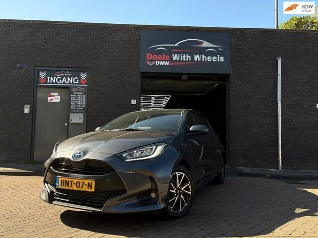 Grijs Gebruikt 2024 Toyota Yaris Edition Hatchback | € 24.450 (Eerlijke prijs) - Afbeelding 1/4