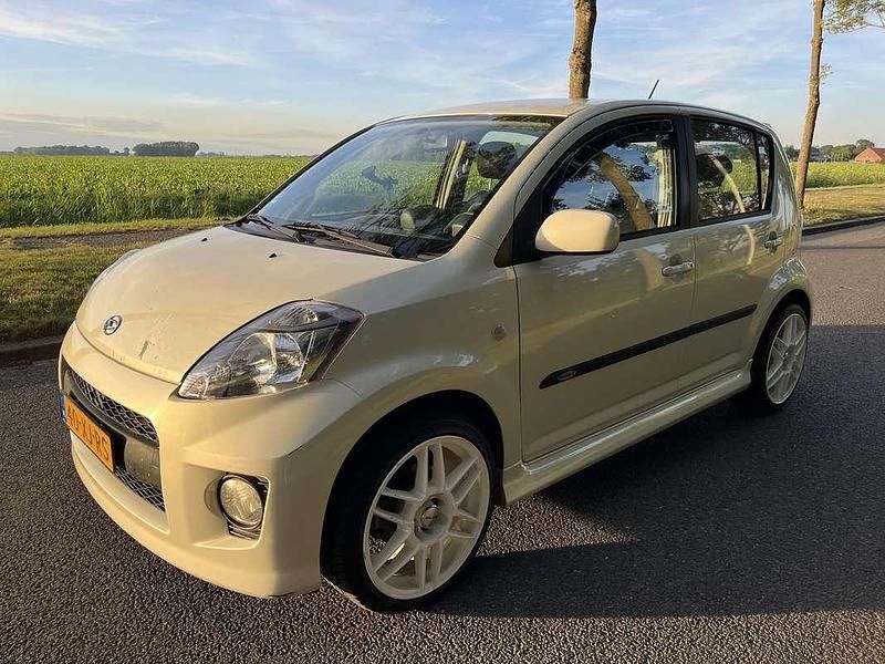 Occasion Daihatsu Sirion 87 PK (63 kW) 2007 Wit Hatchback