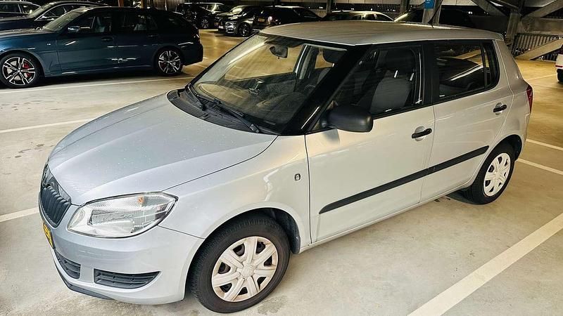 Zilver Gebruikt 2010 Skoda Fabia Drive Hatchback | € 3.600 (Eerlijke prijs) - Afbeelding 1/4