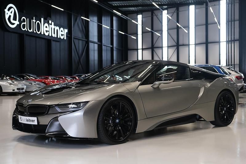 Grijs (metallic) Gebruikt 2018 BMW i8 Cabriolet | € 99.500 - Afbeelding 1/4