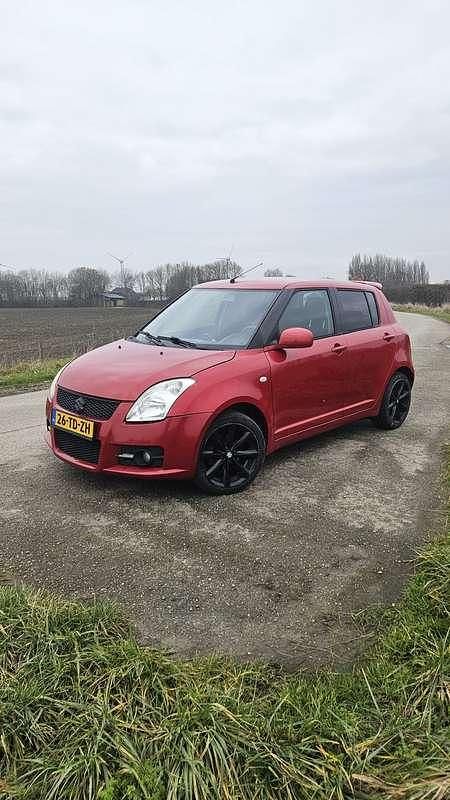 Rood Occasion 2006 Suzuki Swift Exclusive Hatchback | € 2.000 (Eerlijke prijs) - Afbeelding 1/4