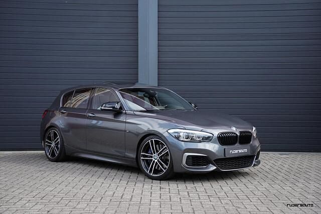 Grijs Gebruikt 2018 BMW M140 M Sport Hatchback | € 42.000 (Duur) - Afbeelding 1/4