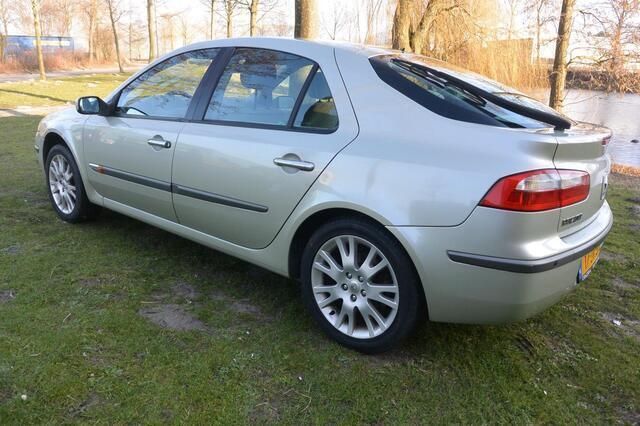Occasion Renault Laguna II 207 PK (152 kW) 2002 Geel Hatchback