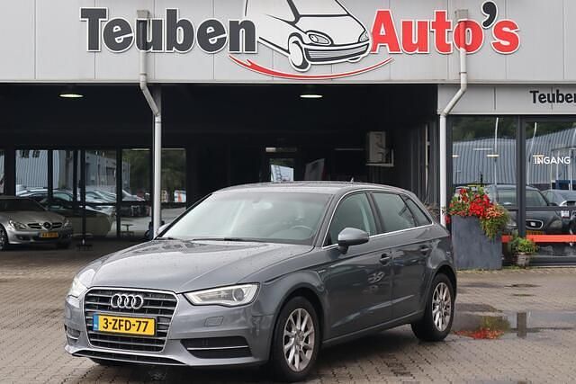 Grijs Gebruikt 2014 Audi A3 Sportback g-tron Attraction Sedan | € 6.485 (Goede deal) - Afbeelding 1/4
