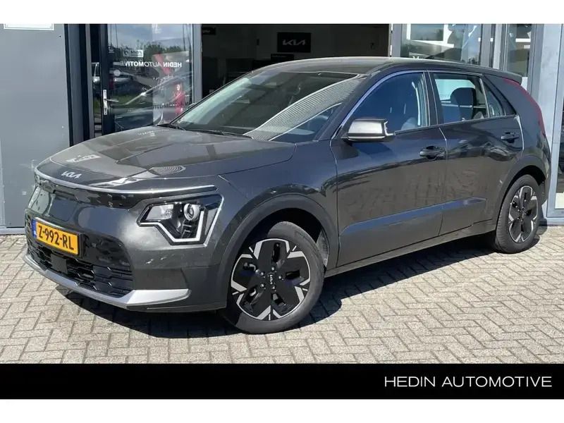 Grijs Gebruikt 2024 Kia e-Niro Light SUV | € 31.495 (Super prijs) - Afbeelding 1/4