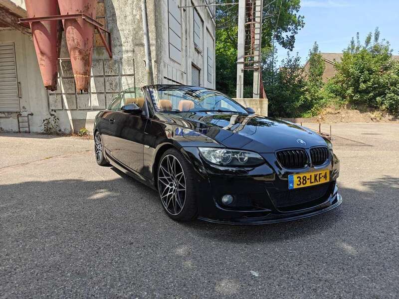 Zwart Gebruikt 2007 BMW 325 Cabriolet Cabriolet | € 11.750 (Eerlijke prijs) - Afbeelding 1/4