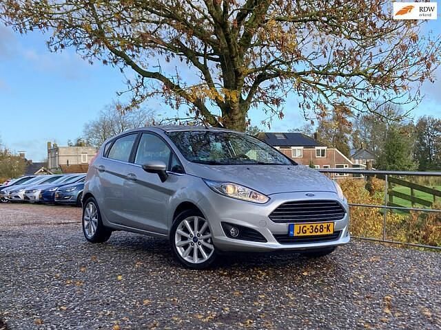 Grijs Gebruikt 2016 Ford Fiesta Titanium Hatchback | € 6.975 (Goede deal) - Afbeelding 1/4