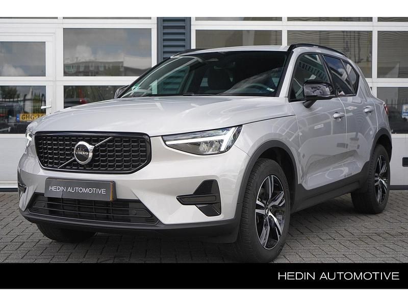 Grijs Gebruikt 2024 Volvo XC40 Plus SUV | € 43.995 (Eerlijke prijs) - Afbeelding 1/4