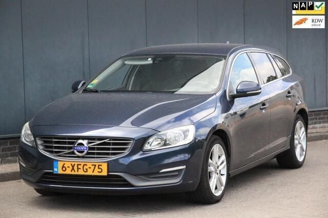 Blauw Gebruikt 2014 Volvo V60 Momentum Stationwagen | € 7.450 (Eerlijke prijs) - Afbeelding 1/4