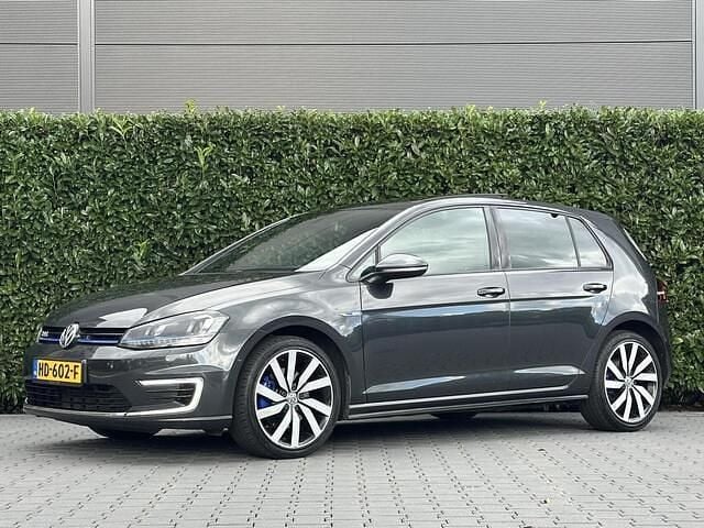 Zwart Gebruikt 2015 VW Golf VII GTE Hatchback | € 8.950 (Goede deal) - Afbeelding 1/4