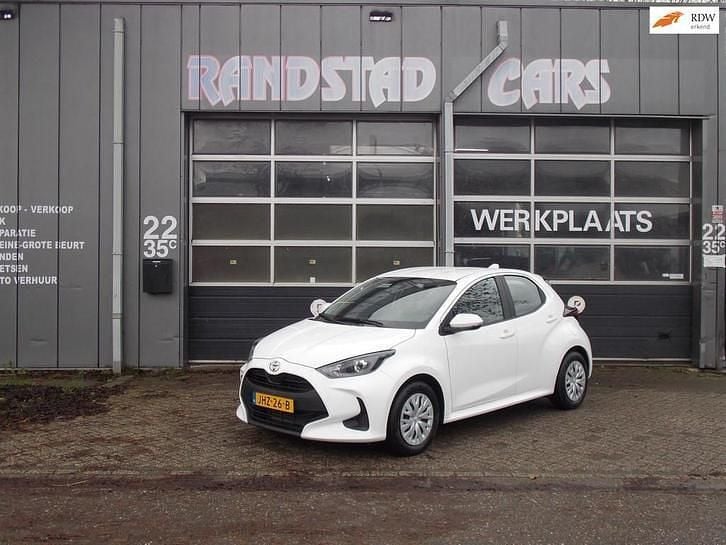 Occasion 2024 Toyota Yaris Business Edition Hatchback | € 20.499 (Super prijs) - Afbeelding 1/4