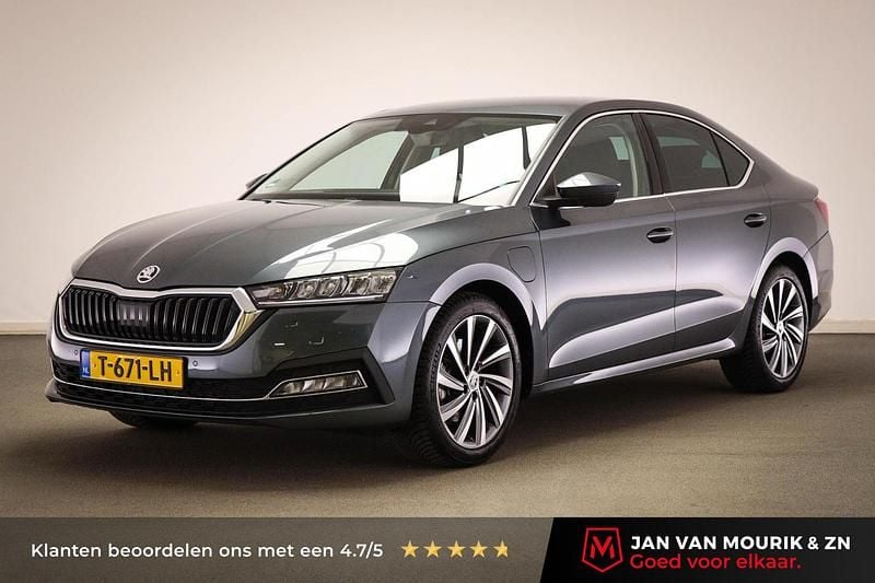 Grijs Gebruikt 2021 Skoda Octavia Business Line Hatchback | € 24.295 (Eerlijke prijs) - Afbeelding 1/4
