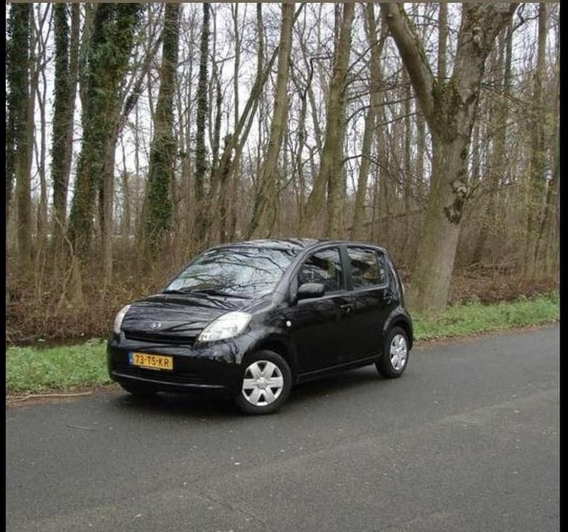 Occasion Daihatsu Sirion 69 PK (50 kW) 2007 Zwart Hatchback