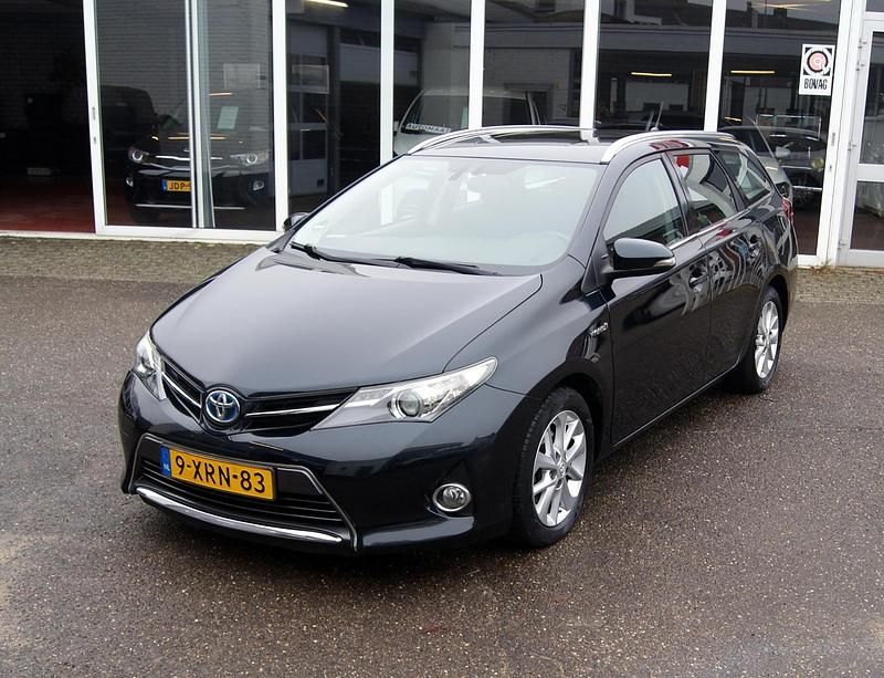 Grijs Gebruikt 2014 Toyota Auris Hybrid Stationwagen | € 12.450 (Eerlijke prijs) - Afbeelding 1/4