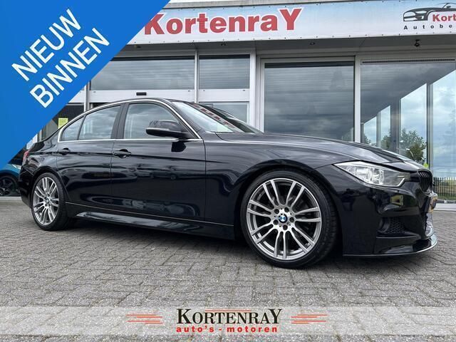 Zwart, metallic lak Gebruikt 2012 BMW 320 M Sport Sedan | € 15.950 (Duur) - Afbeelding 1/4
