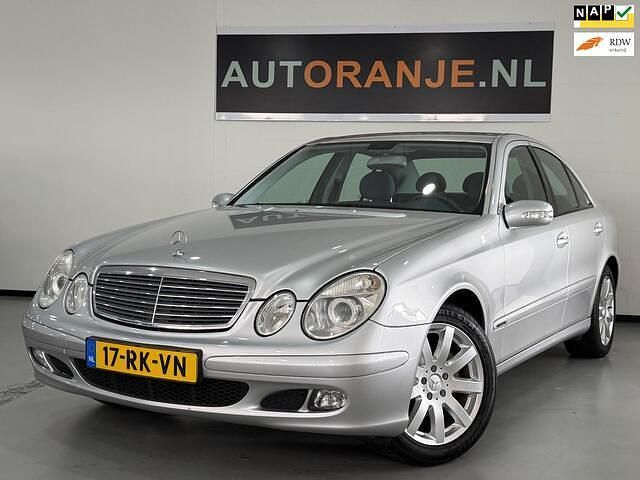 Grijs Gebruikt 2005 Mercedes E200 Classic Sedan | € 4.999 (Iets duurder) - Afbeelding 1/4