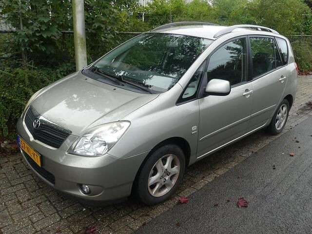 Grijs Gebruikt 2003 Toyota Corolla Verso Luna MPV | € 1.950 (Goede deal) - Afbeelding 1/4
