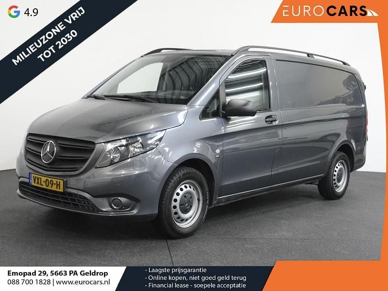 Grijs Gebruikt 2023 Mercedes Vito MPV | € 32.940 (Eerlijke prijs) - Afbeelding 1/4