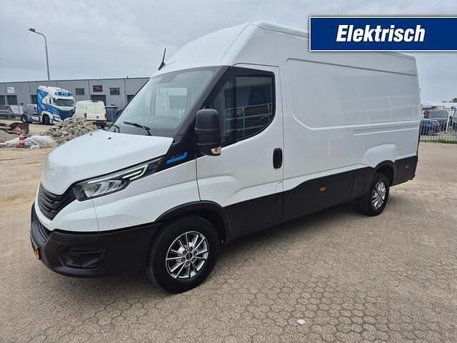 Wit Gebruikt 2023 Iveco Daily Van | € 64.500 - Afbeelding 1/4
