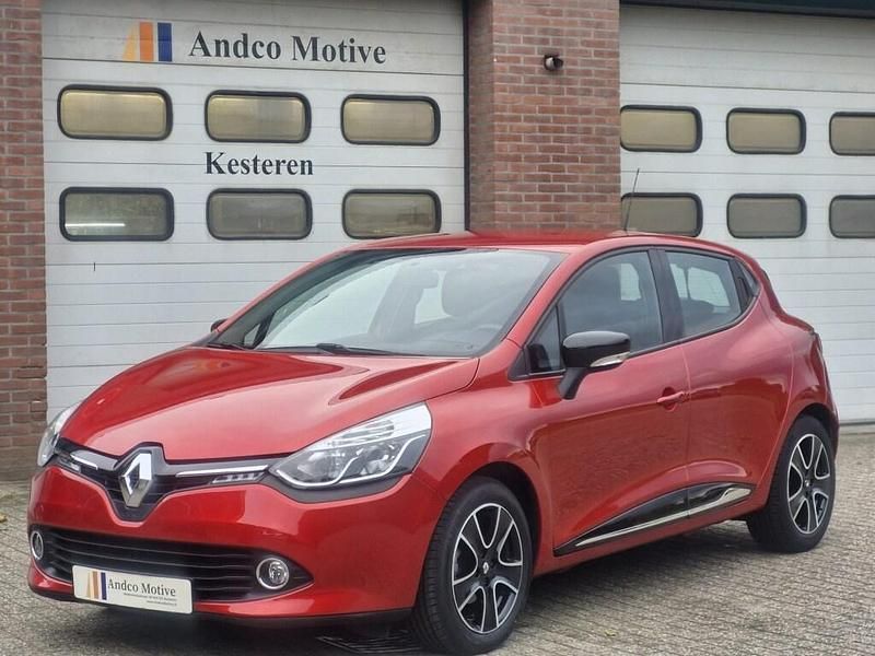 Rood Gebruikt 2015 Renault Clio IV Expression Hatchback | € 8.600 (Eerlijke prijs) - Afbeelding 1/4