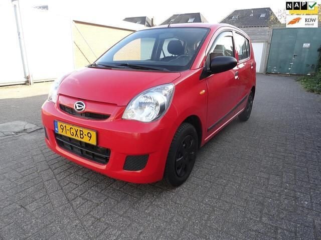 Rood Gebruikt 2008 Daihatsu Cuore Hatchback | € 3.750 (Eerlijke prijs) - Afbeelding 1/4