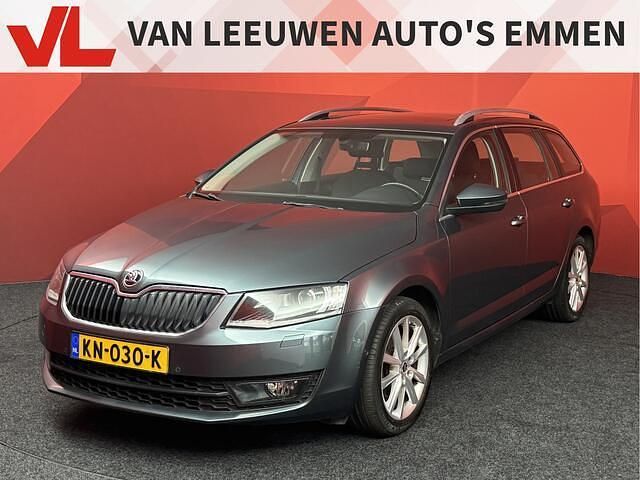 Grijs Occasion 2016 Skoda Octavia Business Line Stationwagen | € 14.900 (Duur) - Afbeelding 1/4
