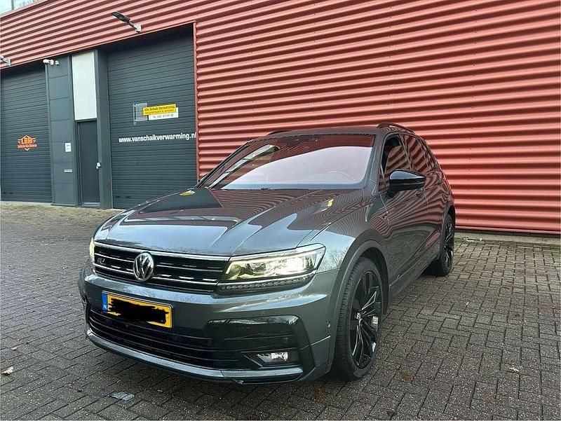 Grijs Gebruikt 2019 VW Tiguan Highline SUV | € 28.495 (Iets duurder) - Afbeelding 1/4