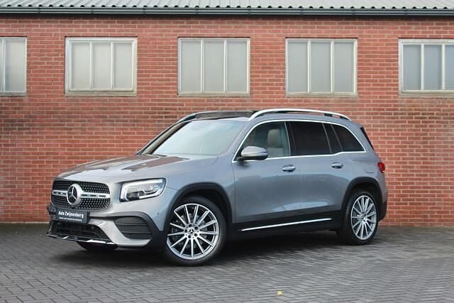 Grijs Gebruikt 2020 Mercedes GLB250 Premium SUV | € 41.500 - Afbeelding 1/4