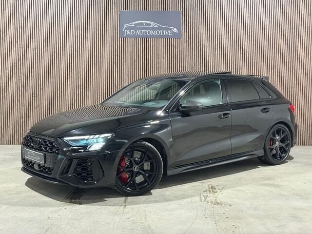 Zwart, metallic lak Gebruikt 2021 Audi RS3 S-Line Hatchback | € 65.900 (Duur) - Afbeelding 1/4