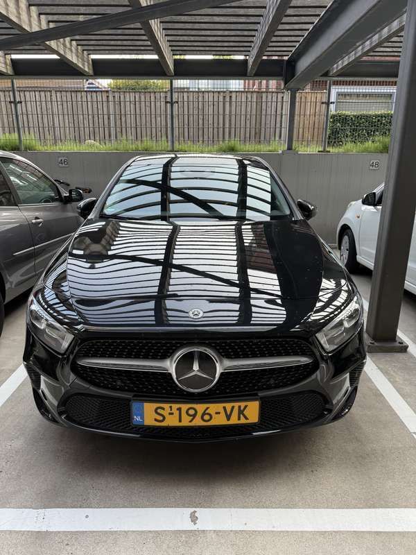 Zwart Gebruikt 2020 Mercedes A250 Premium Plus Sedan | € 28.000 (Goede deal) - Afbeelding 1/4